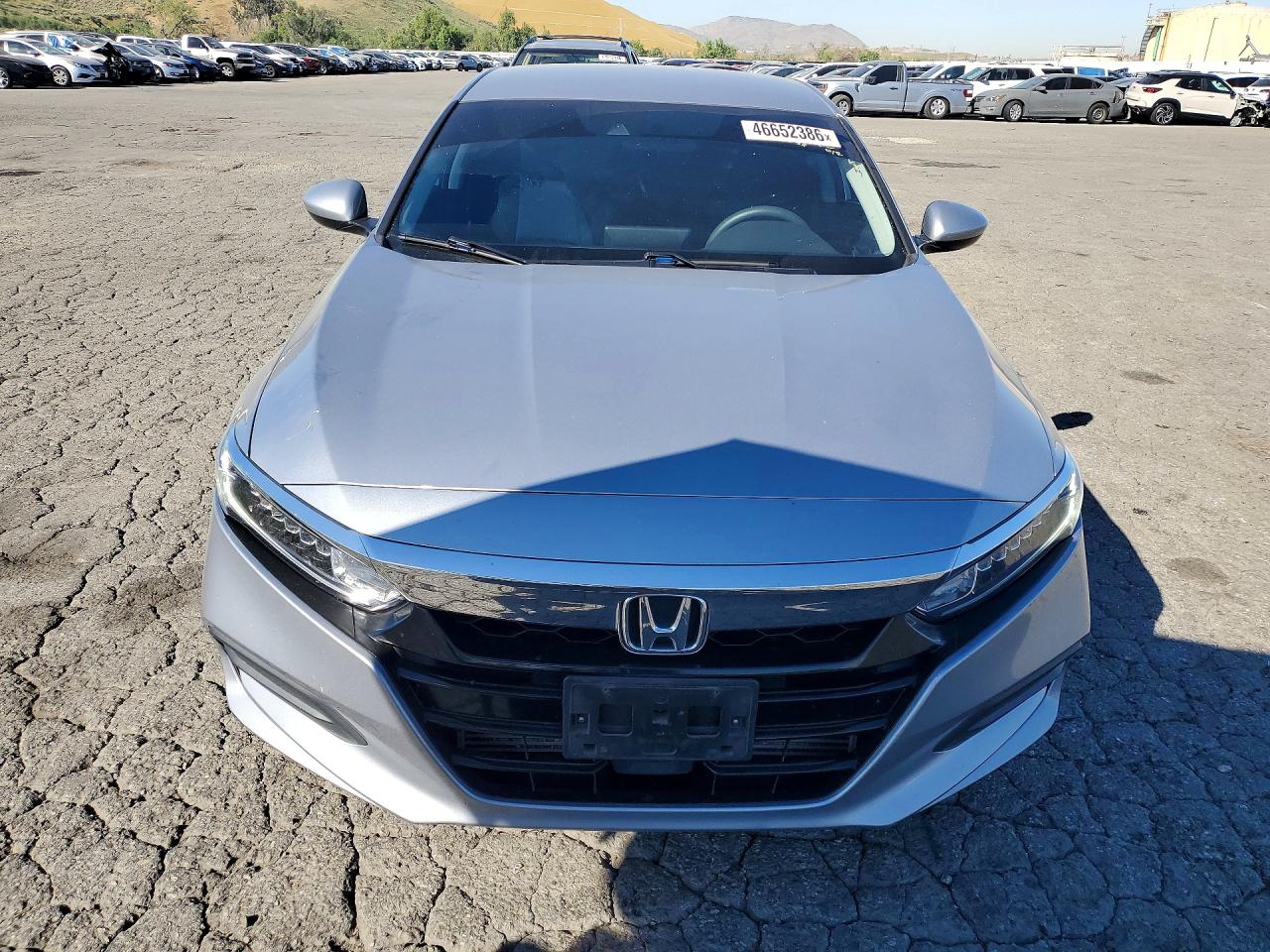 2018 HONDA ACCORD photo 9