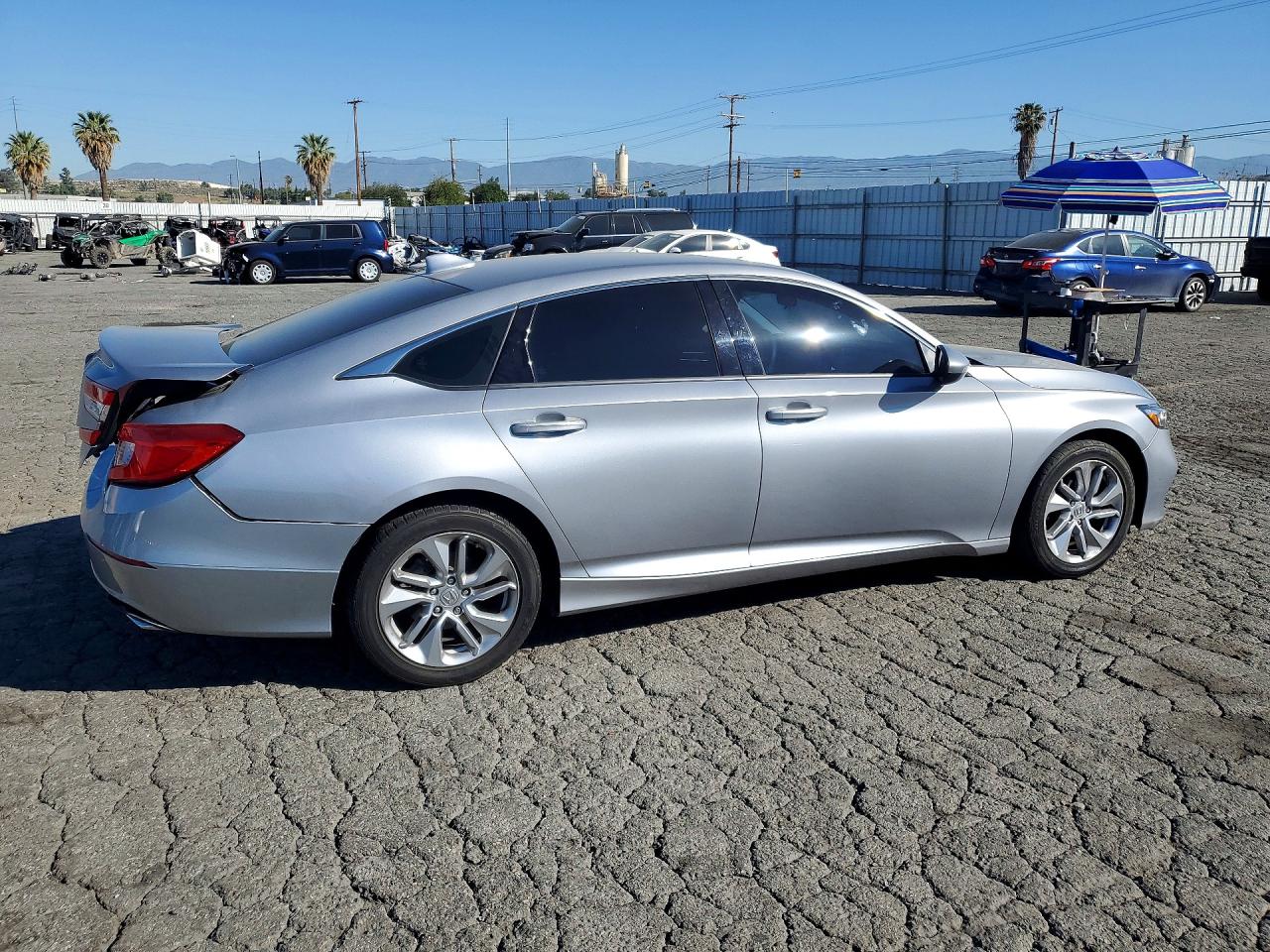 2018 HONDA ACCORD photo 5