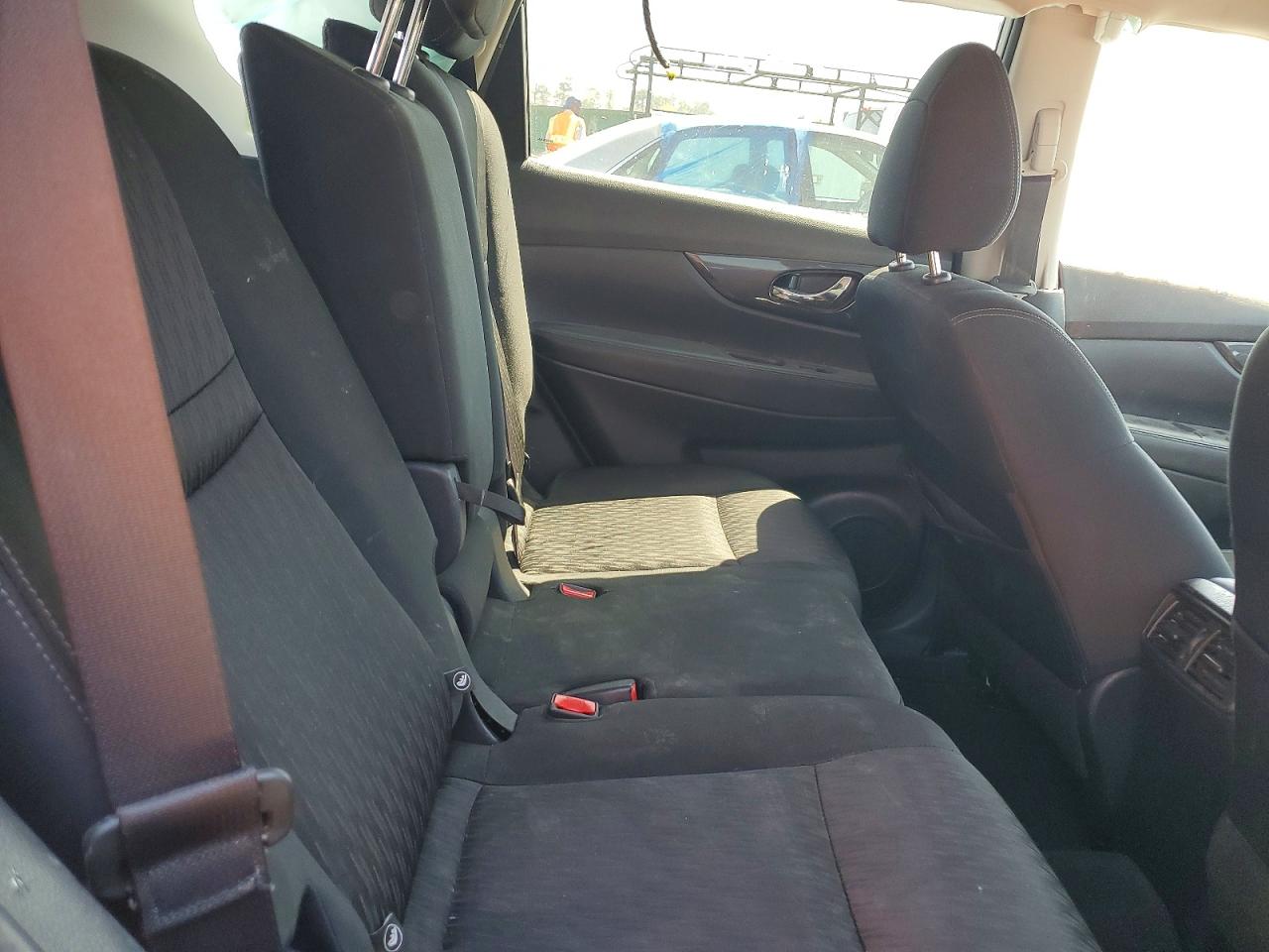 2019 NISSAN ROGUE SV photo 19