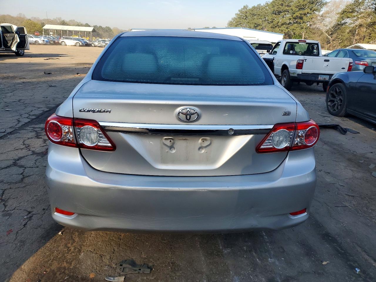 2011 TOYOTA COROLLA LE photo 6