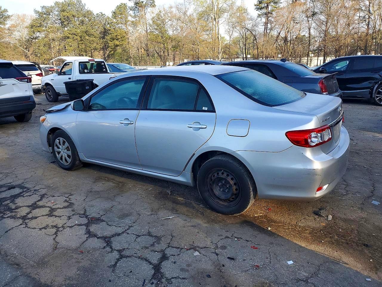2011 TOYOTA COROLLA LE photo 2