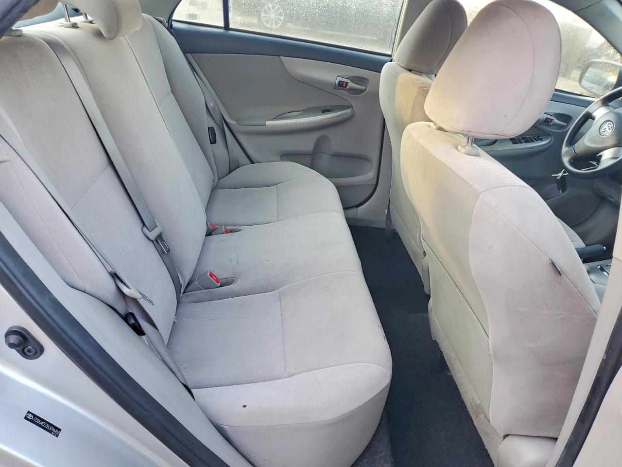 2011 TOYOTA COROLLA LE photo 10