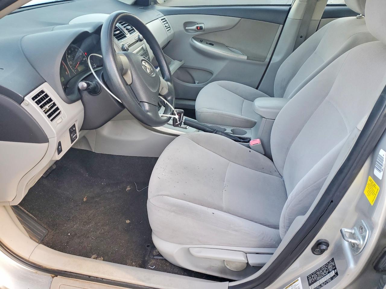 2011 TOYOTA COROLLA LE photo 7
