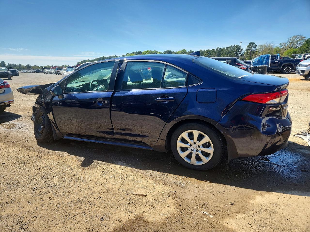 2025 TOYOTA COROLLA LE photo 3