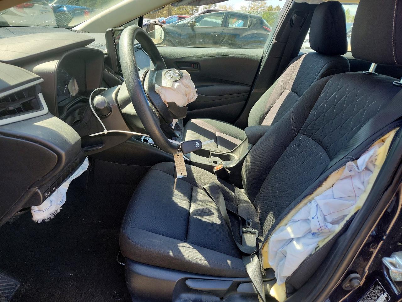 2025 TOYOTA COROLLA LE photo 13