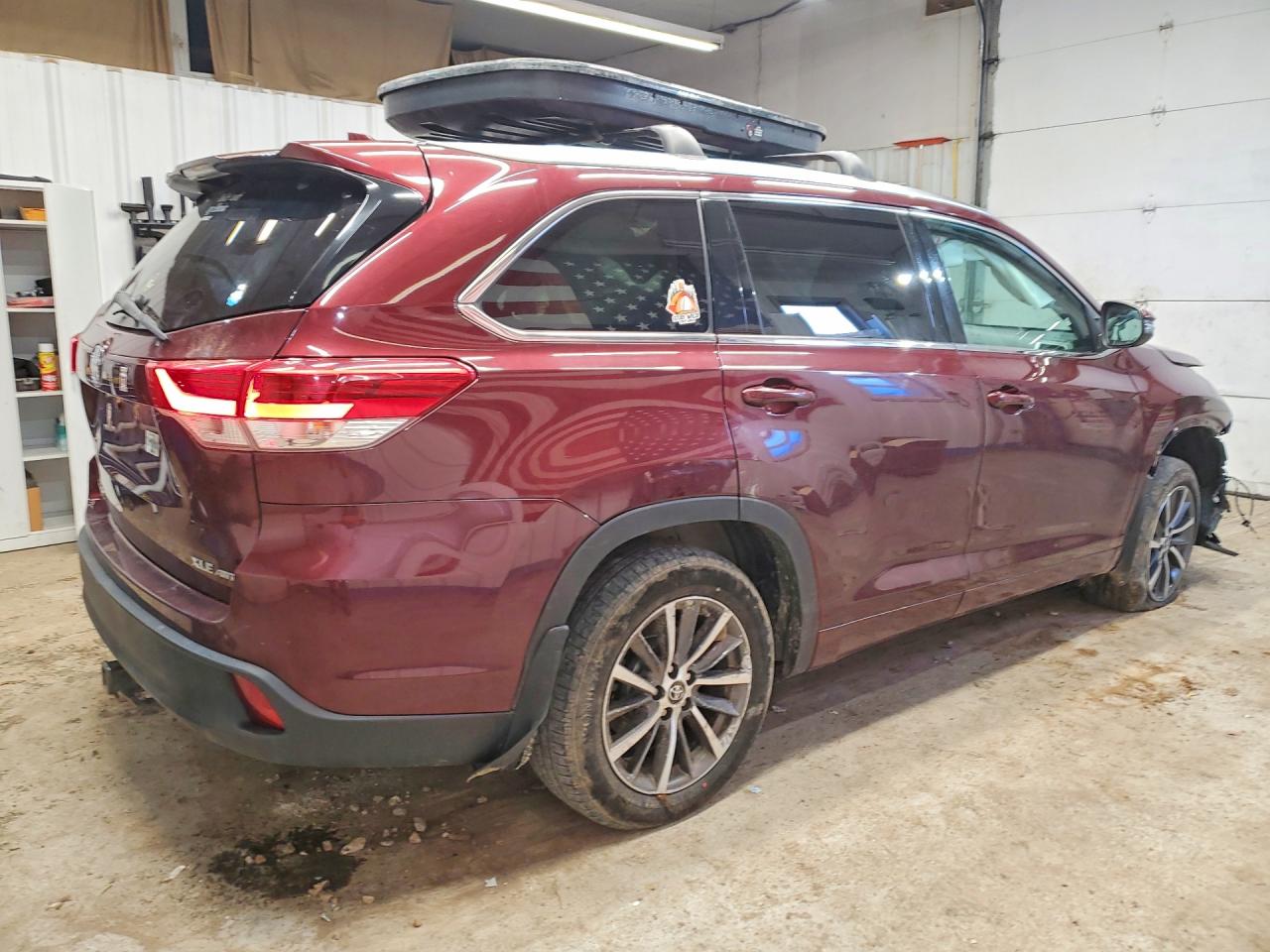 2018 TOYOTA HIGHLANDER XLE photo 5