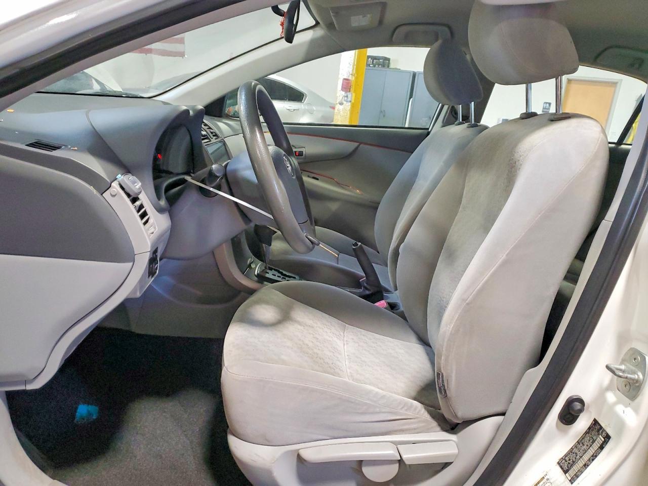2009 TOYOTA COROLLA LE photo 19