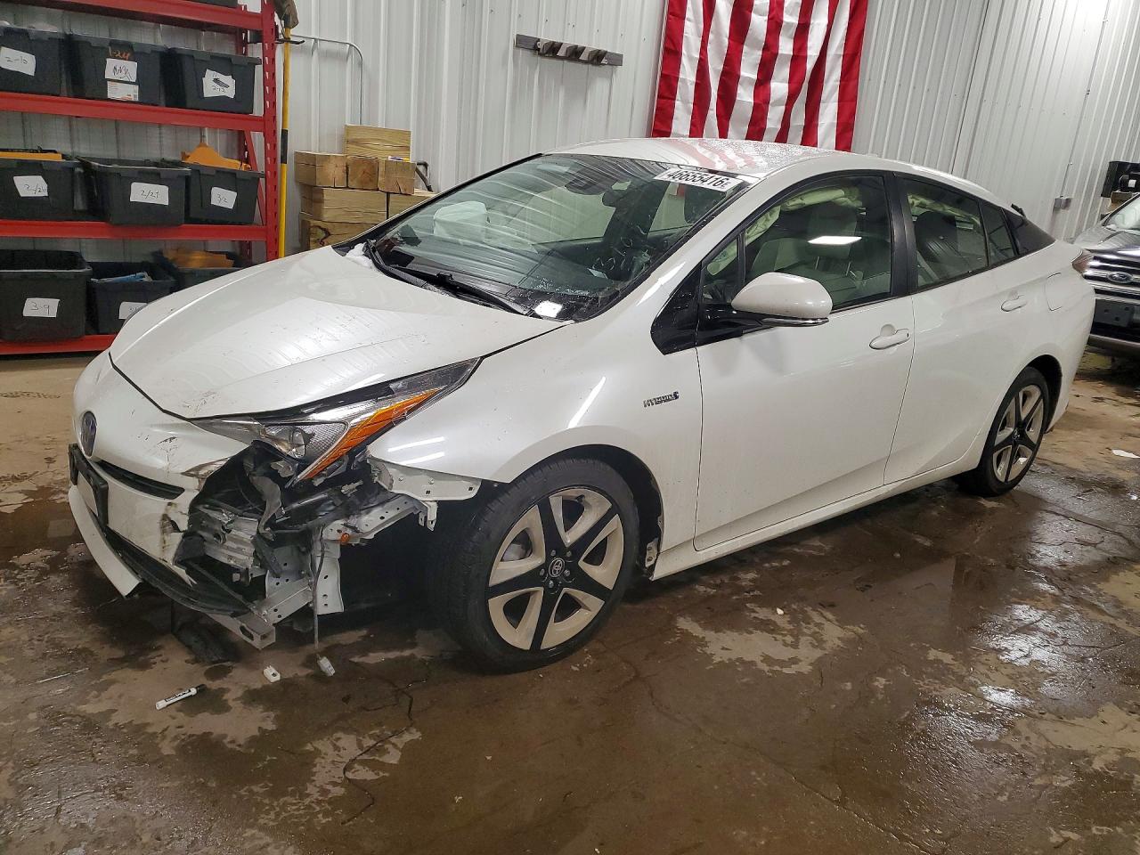 2016 TOYOTA PRIUS