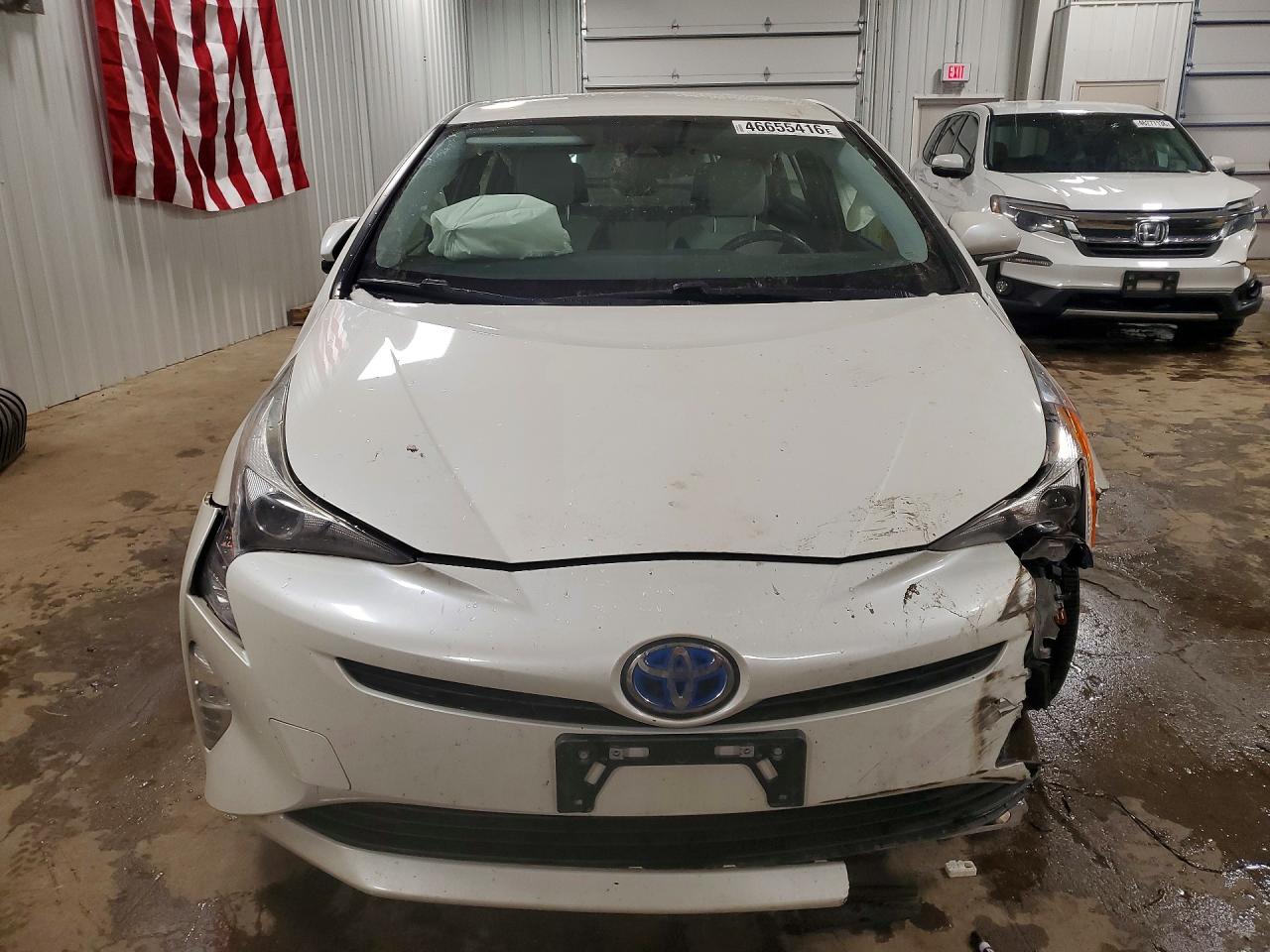 2016 TOYOTA PRIUS THREE TOURING photo 13