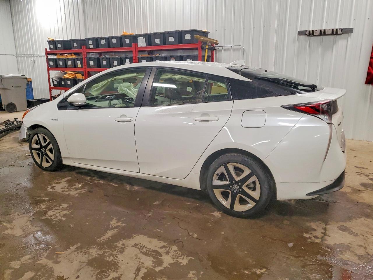 2016 TOYOTA PRIUS THREE TOURING photo 4