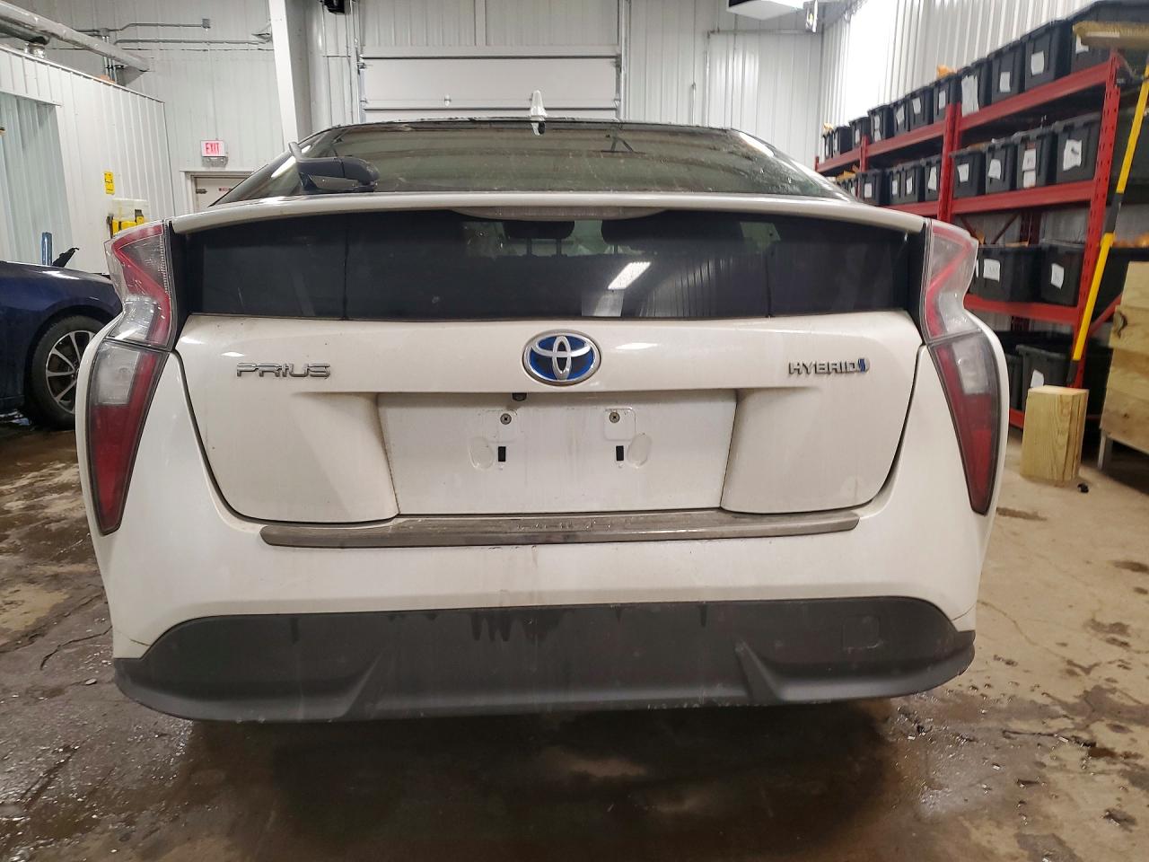 2016 TOYOTA PRIUS THREE TOURING photo 16