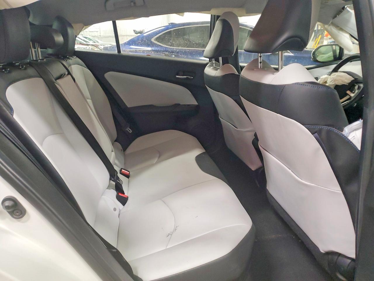 2016 TOYOTA PRIUS THREE TOURING photo 28