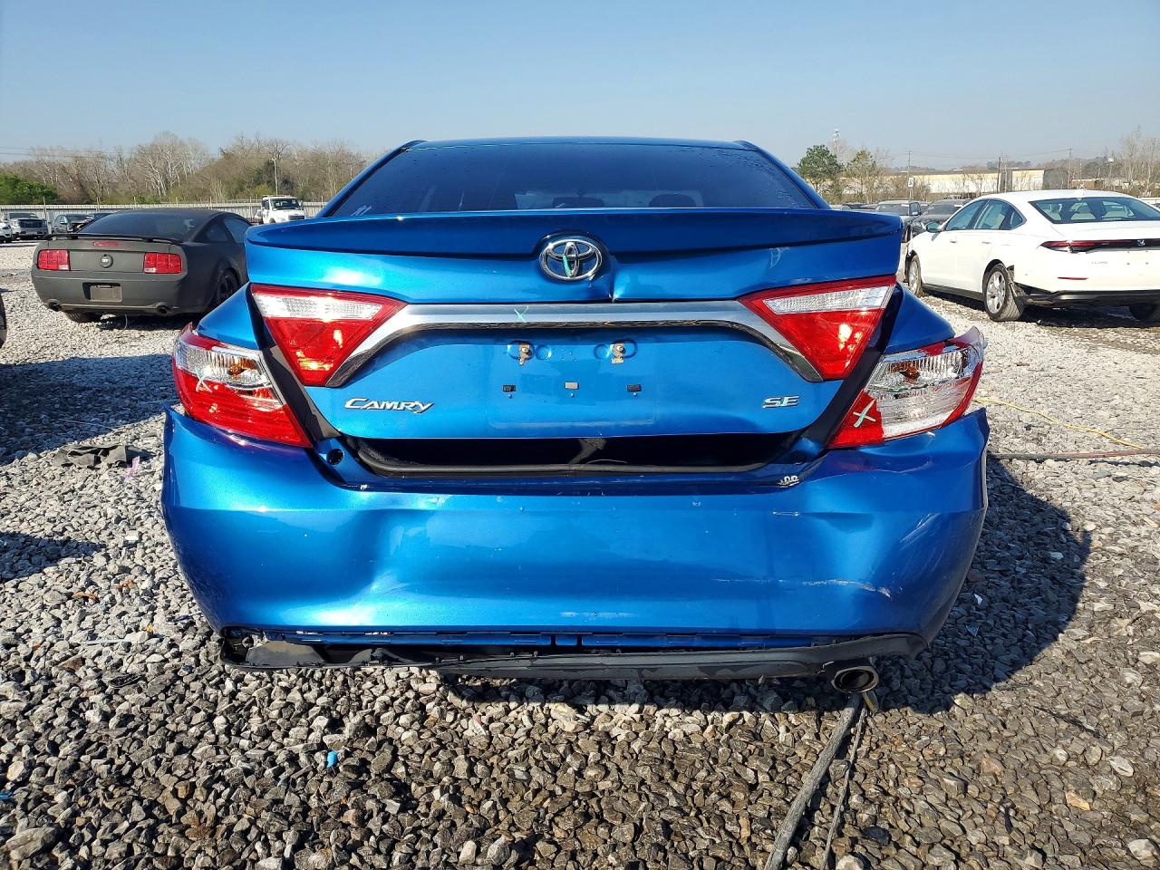 2017 TOYOTA CAMRY SE photo 6