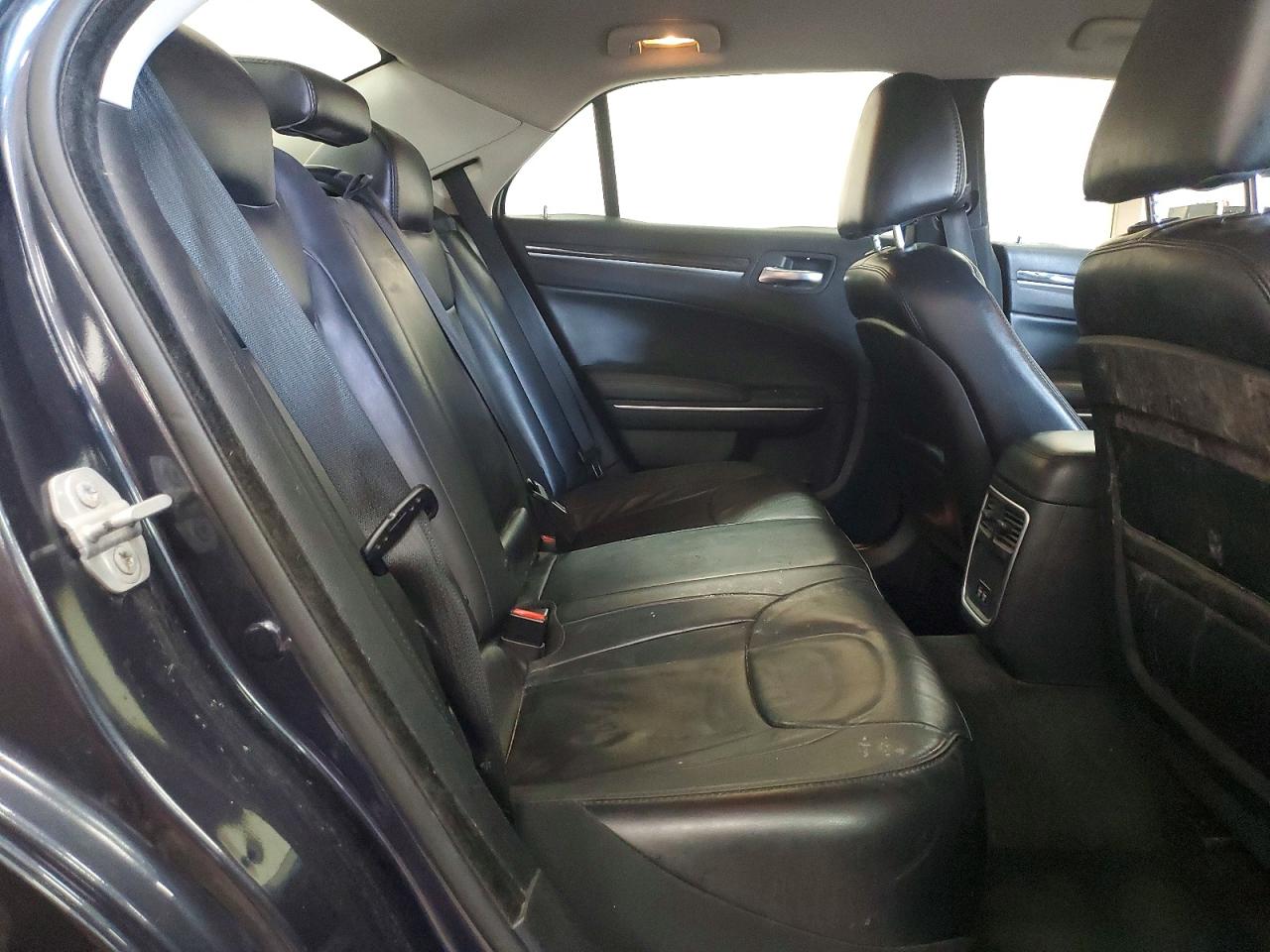 2016 CHRYSLER 300 LIMITED photo 19