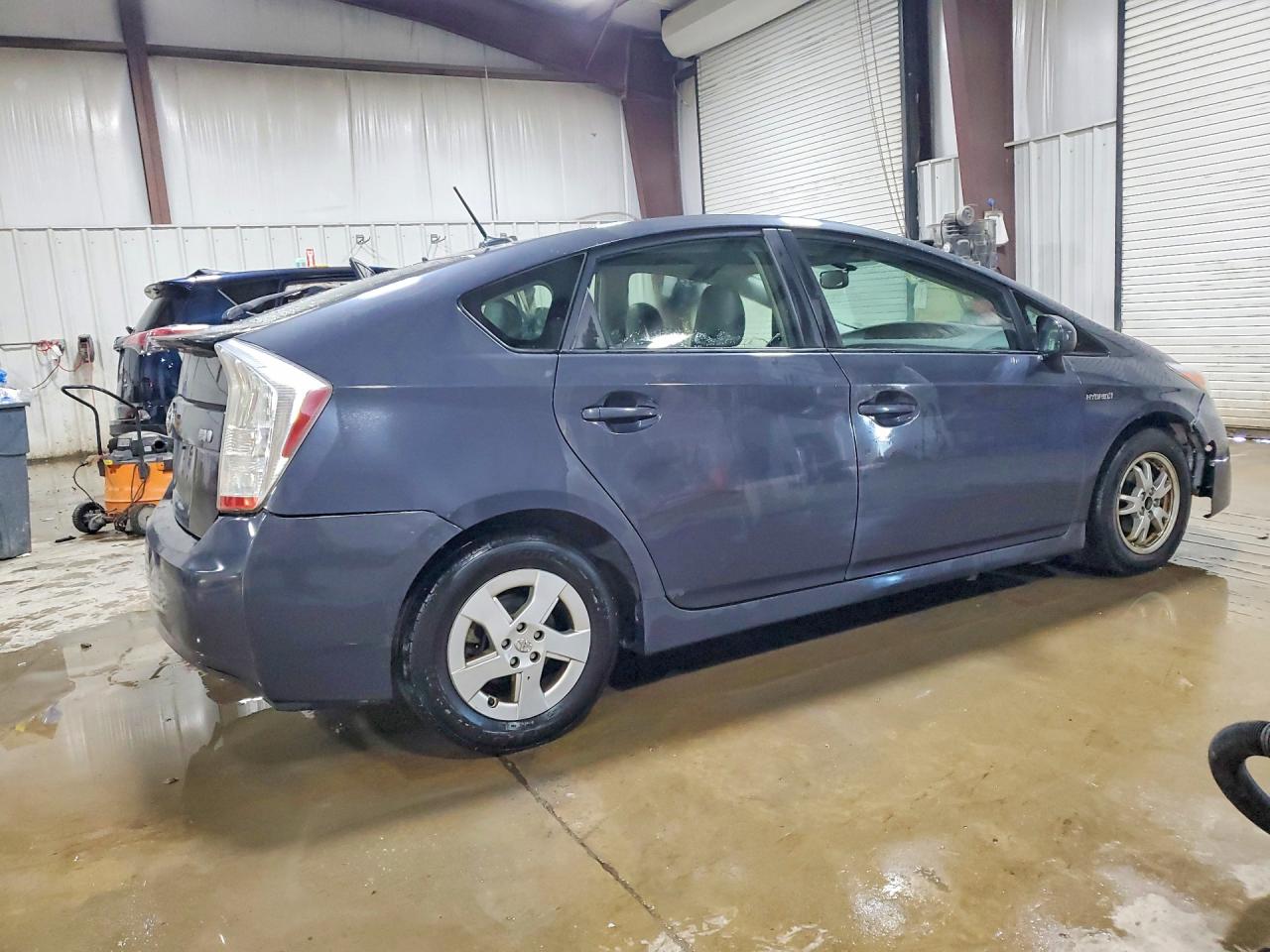 2011 TOYOTA PRIUS FOUR photo 3