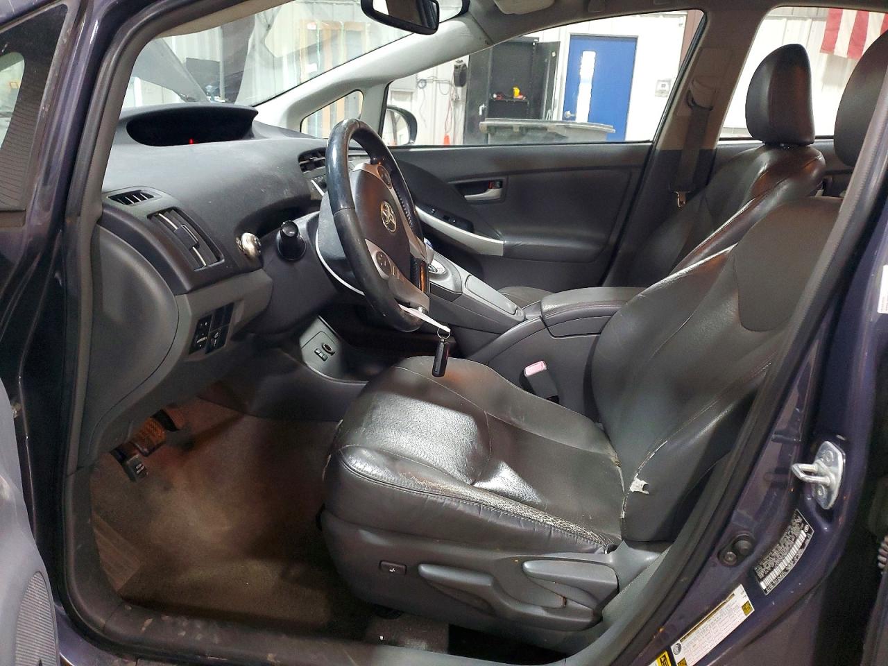2011 TOYOTA PRIUS FOUR photo 7