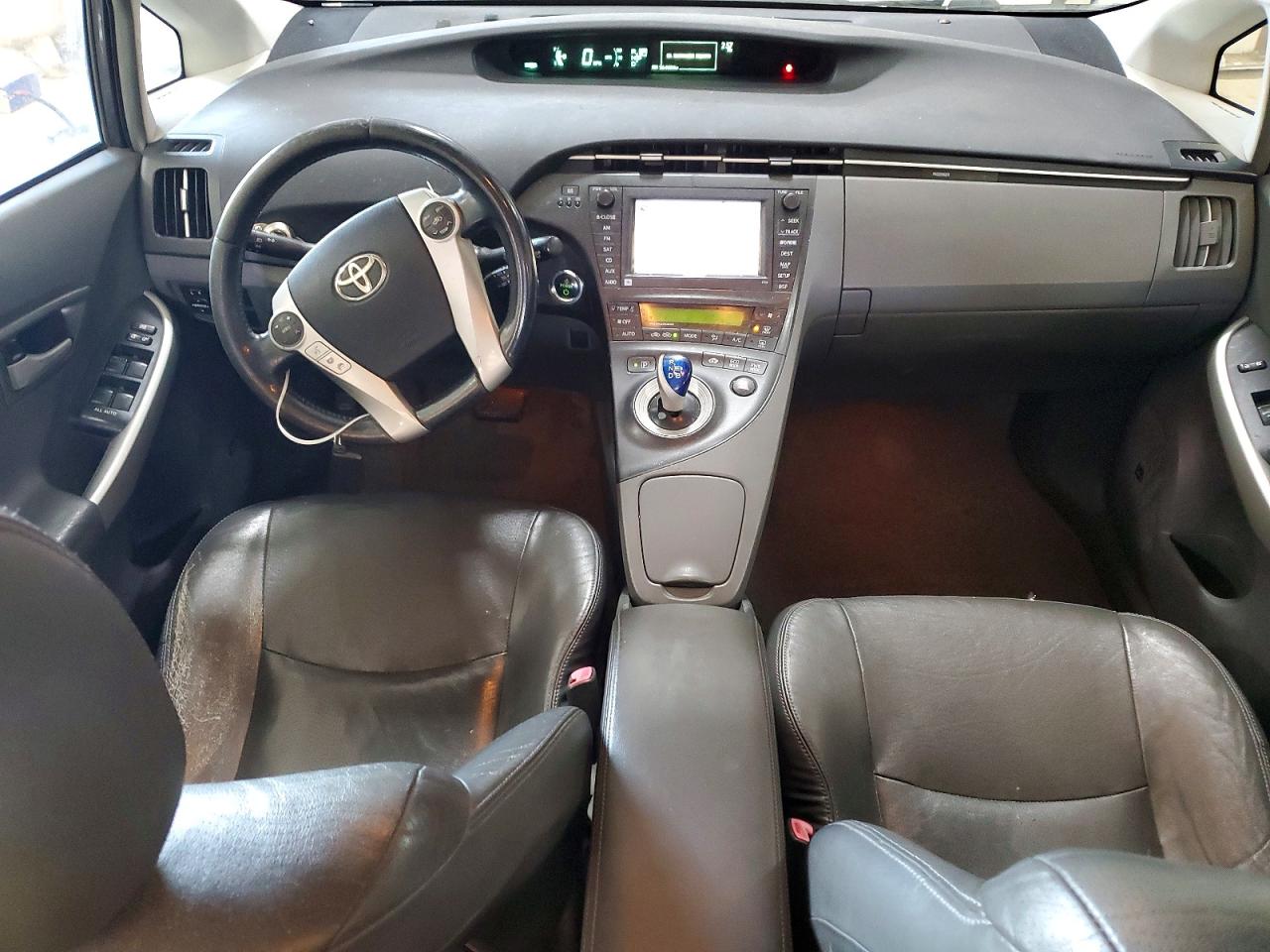 2011 TOYOTA PRIUS FOUR photo 8
