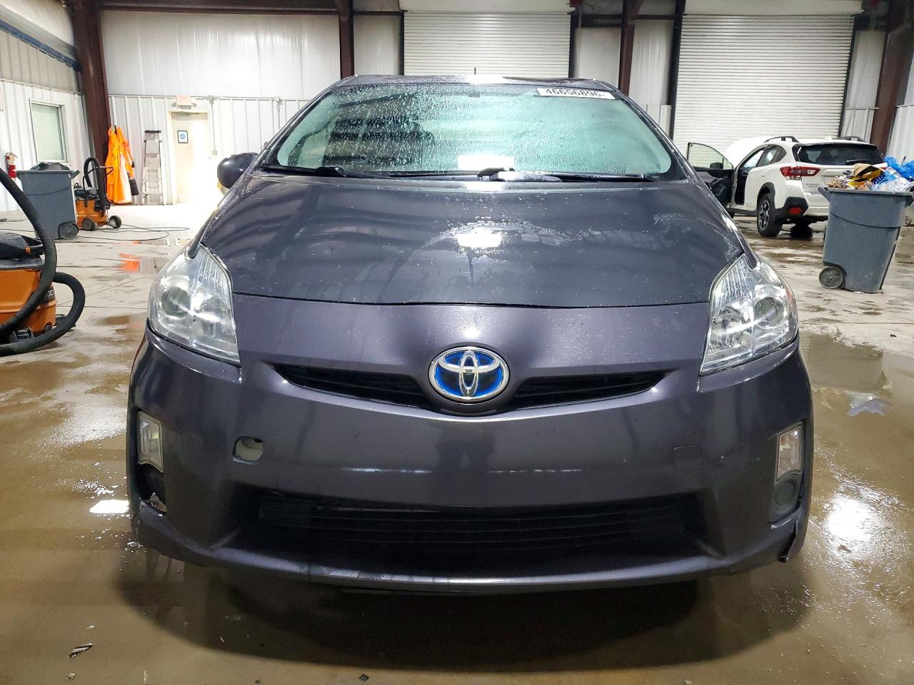 2011 TOYOTA PRIUS FOUR photo 5