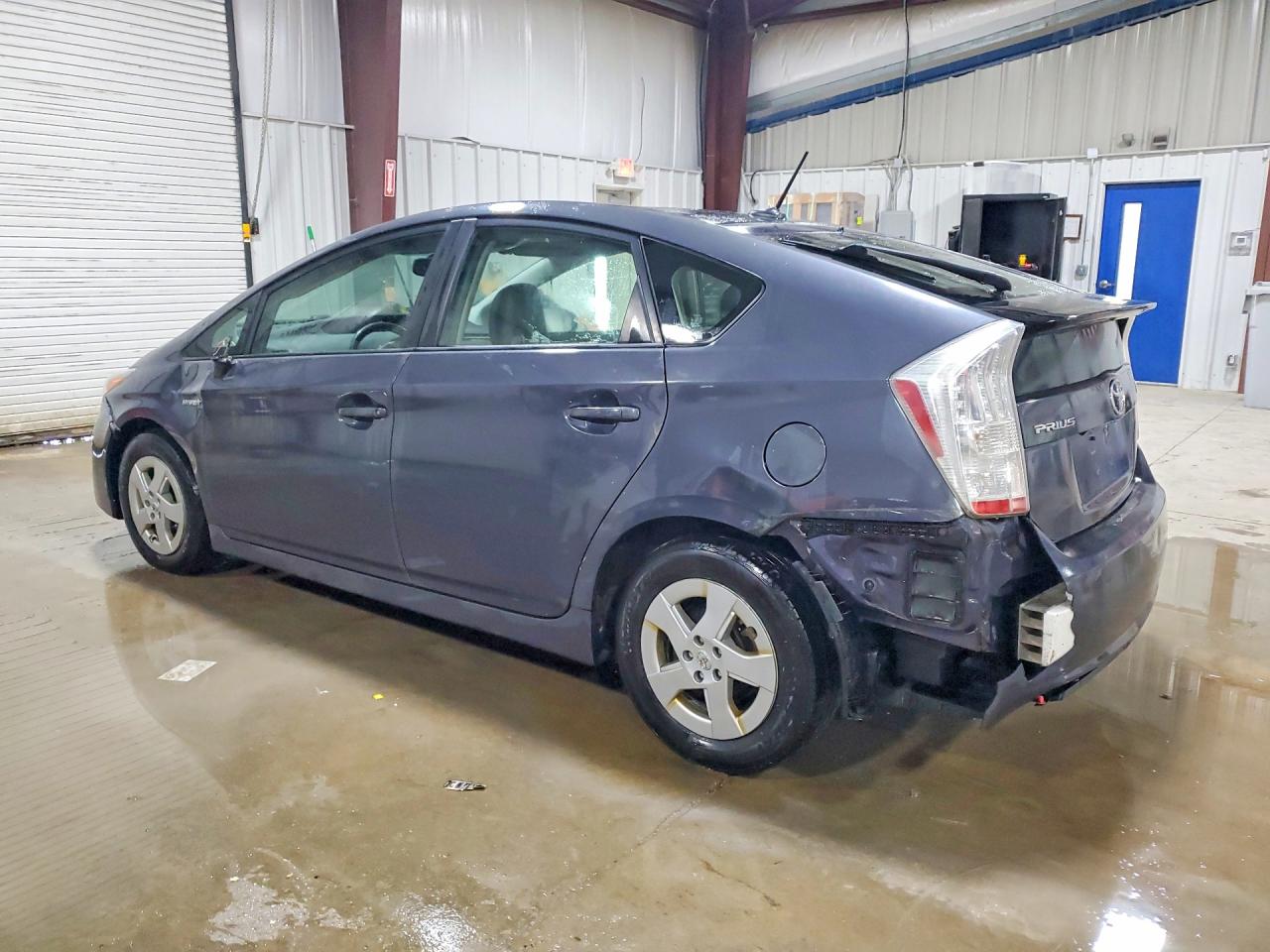 2011 TOYOTA PRIUS FOUR photo 2