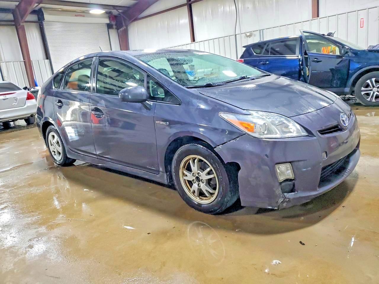 2011 TOYOTA PRIUS FOUR photo 4