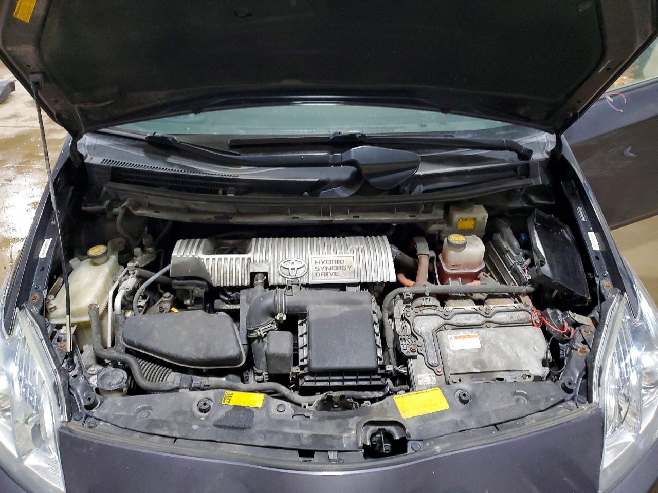 2011 TOYOTA PRIUS FOUR photo 11