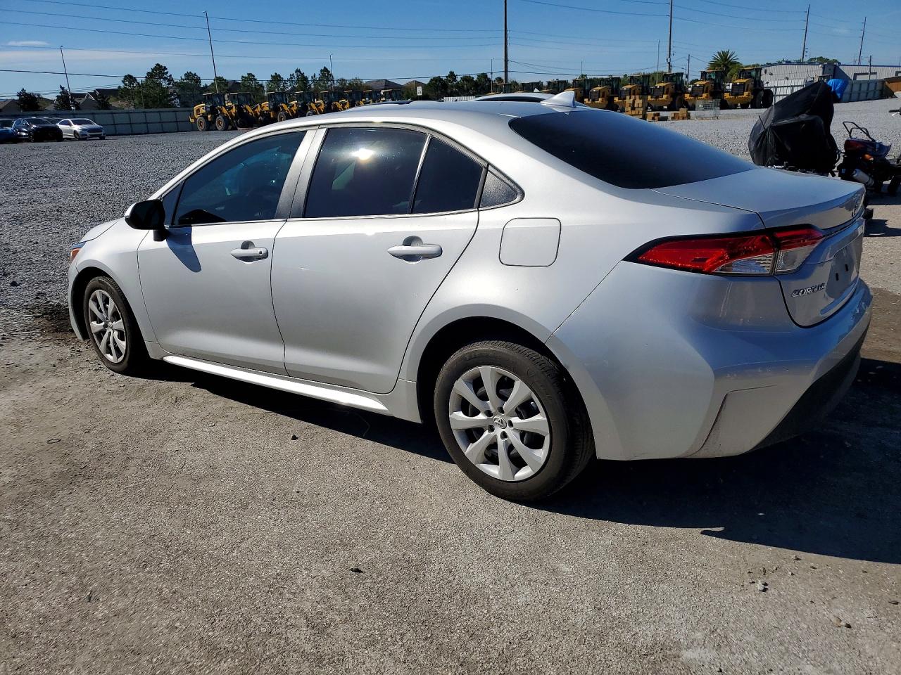 2024 TOYOTA COROLLA LE photo 3