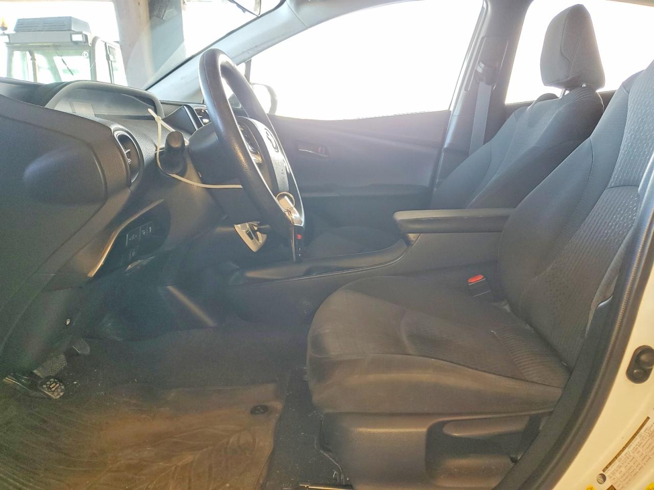 2018 TOYOTA PRIUS TWO photo 13