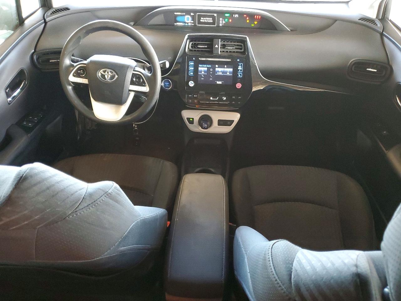 2018 TOYOTA PRIUS TWO photo 15