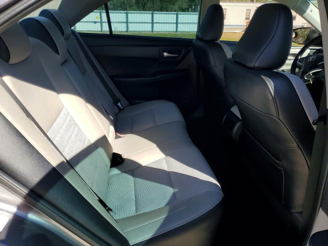 2016 TOYOTA CAMRY SE photo 28