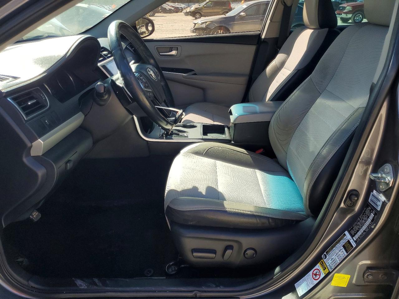 2016 TOYOTA CAMRY SE photo 19
