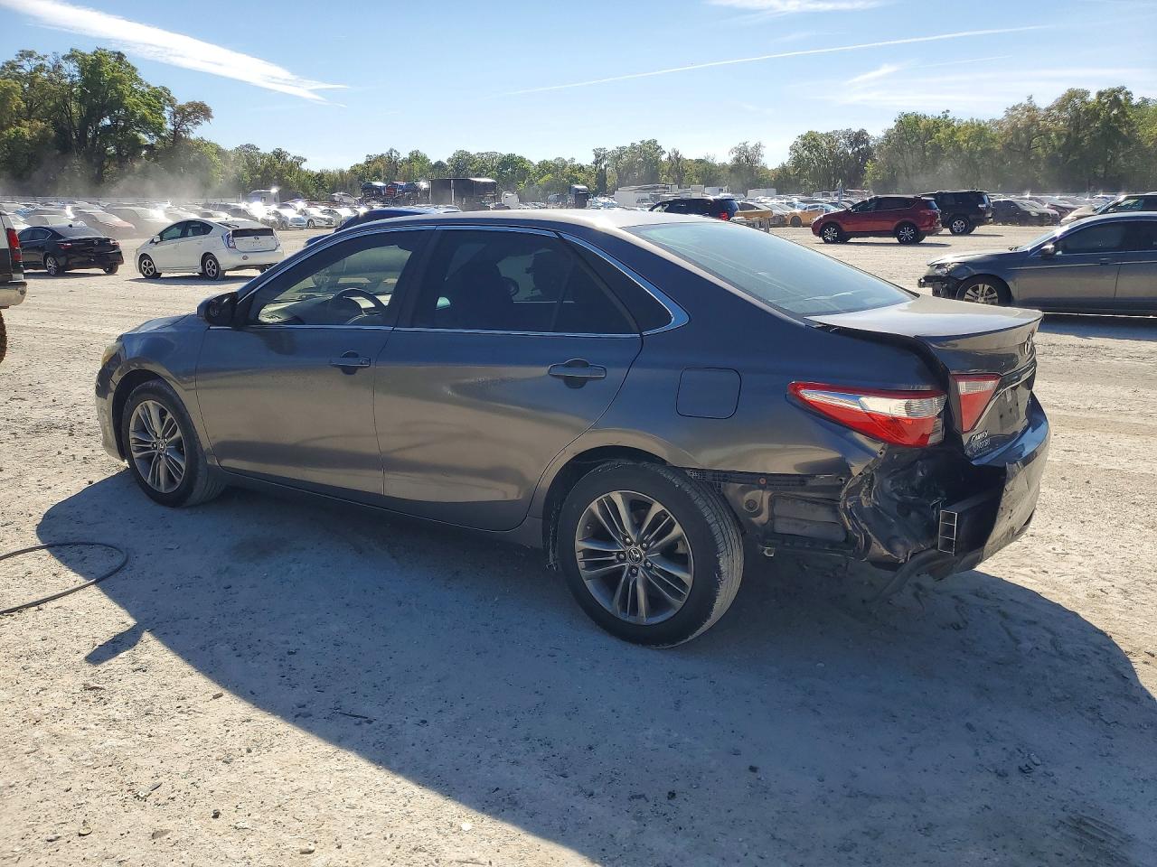 2016 TOYOTA CAMRY SE photo 4