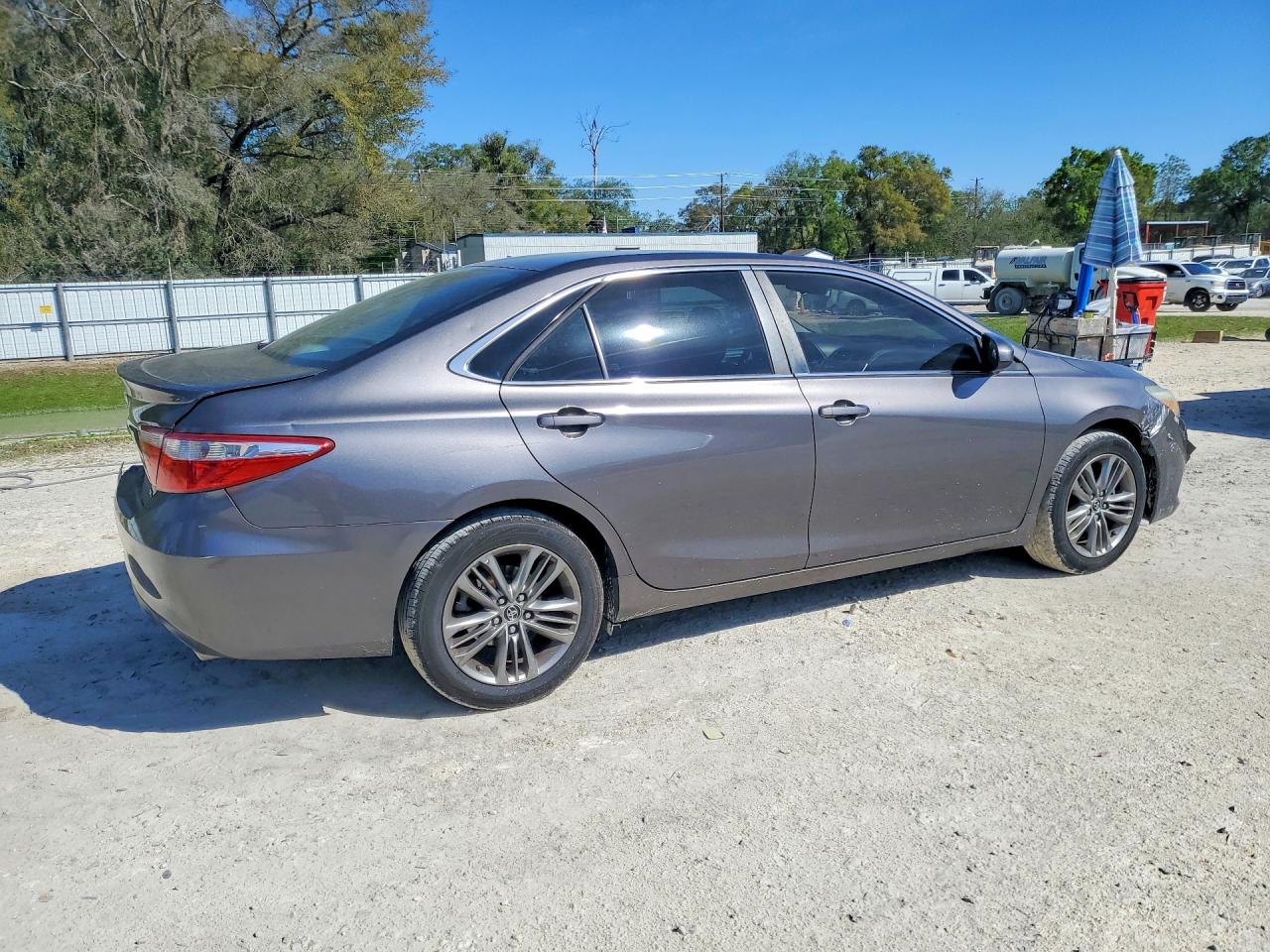 2016 TOYOTA CAMRY SE photo 7