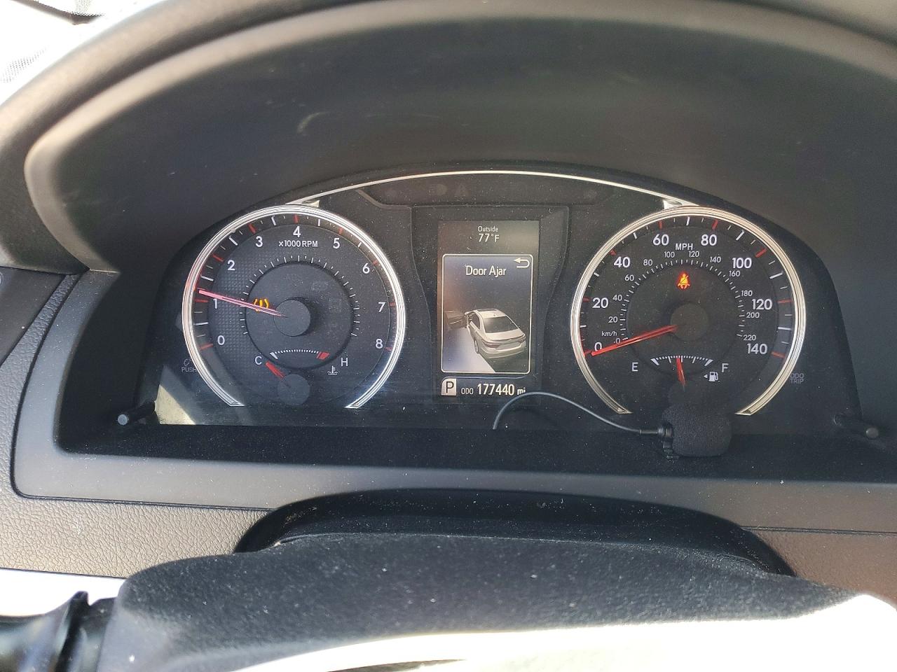 2016 TOYOTA CAMRY SE photo 25