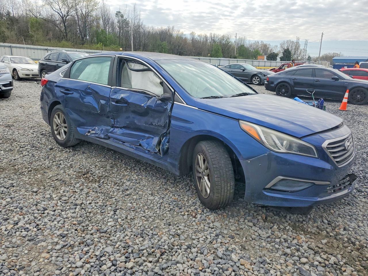 2017 HYUNDAI SONATA BASE photo 4