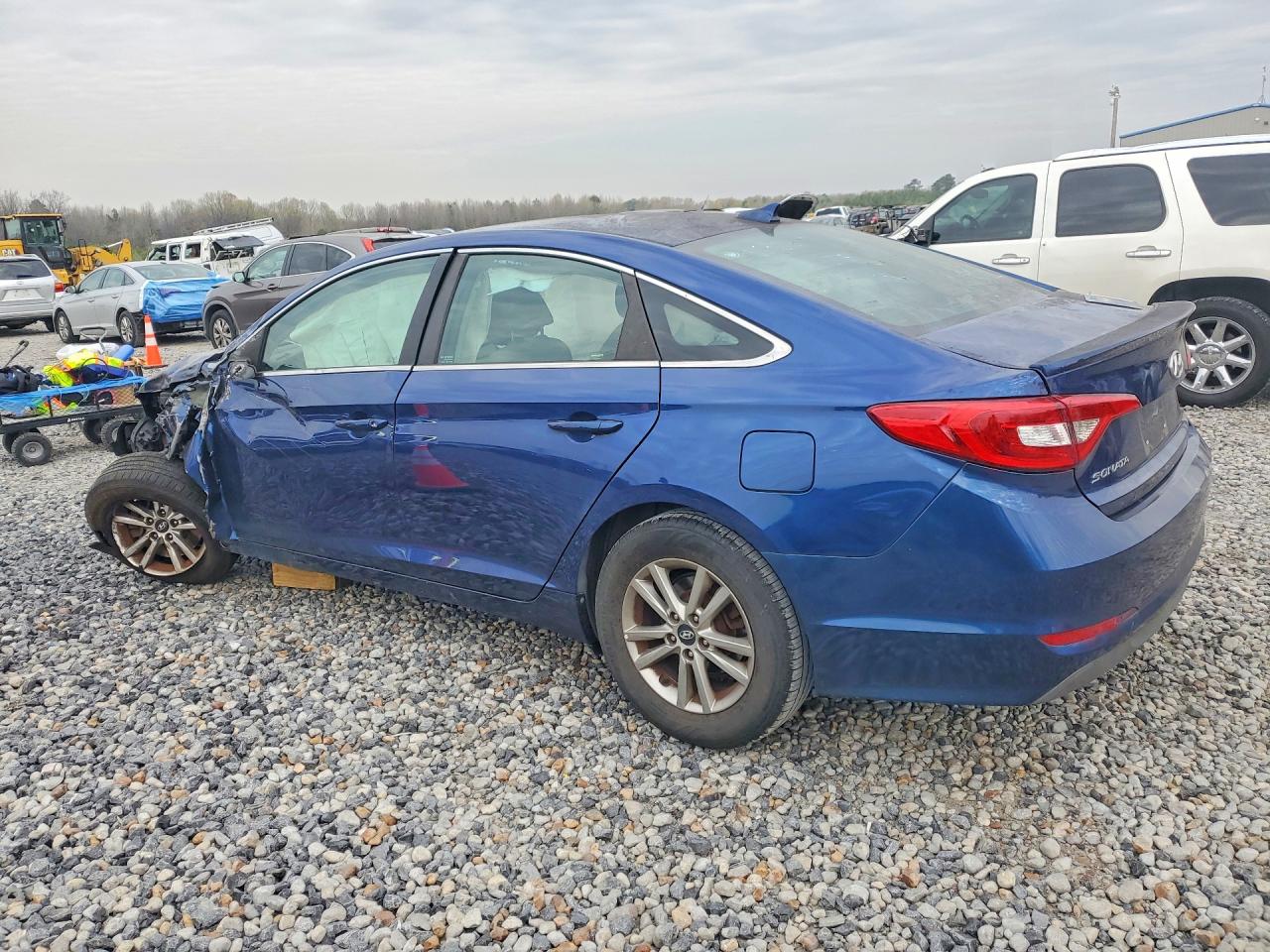 2017 HYUNDAI SONATA BASE photo 2