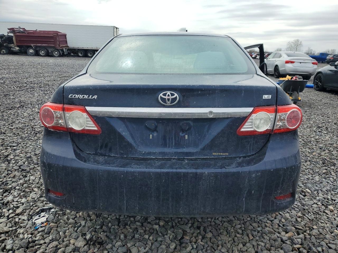 2011 TOYOTA COROLLA LE photo 11