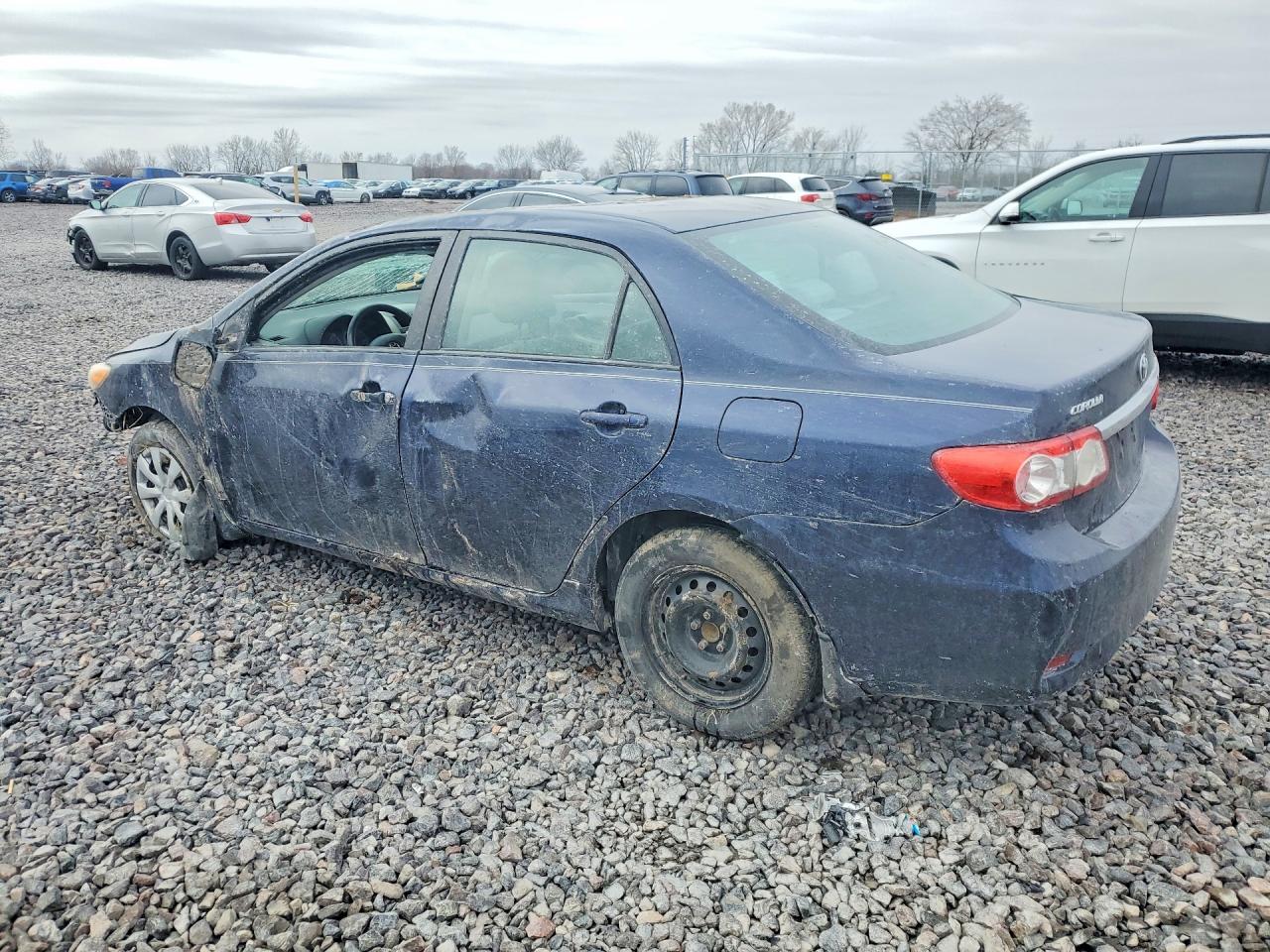 2011 TOYOTA COROLLA LE photo 3