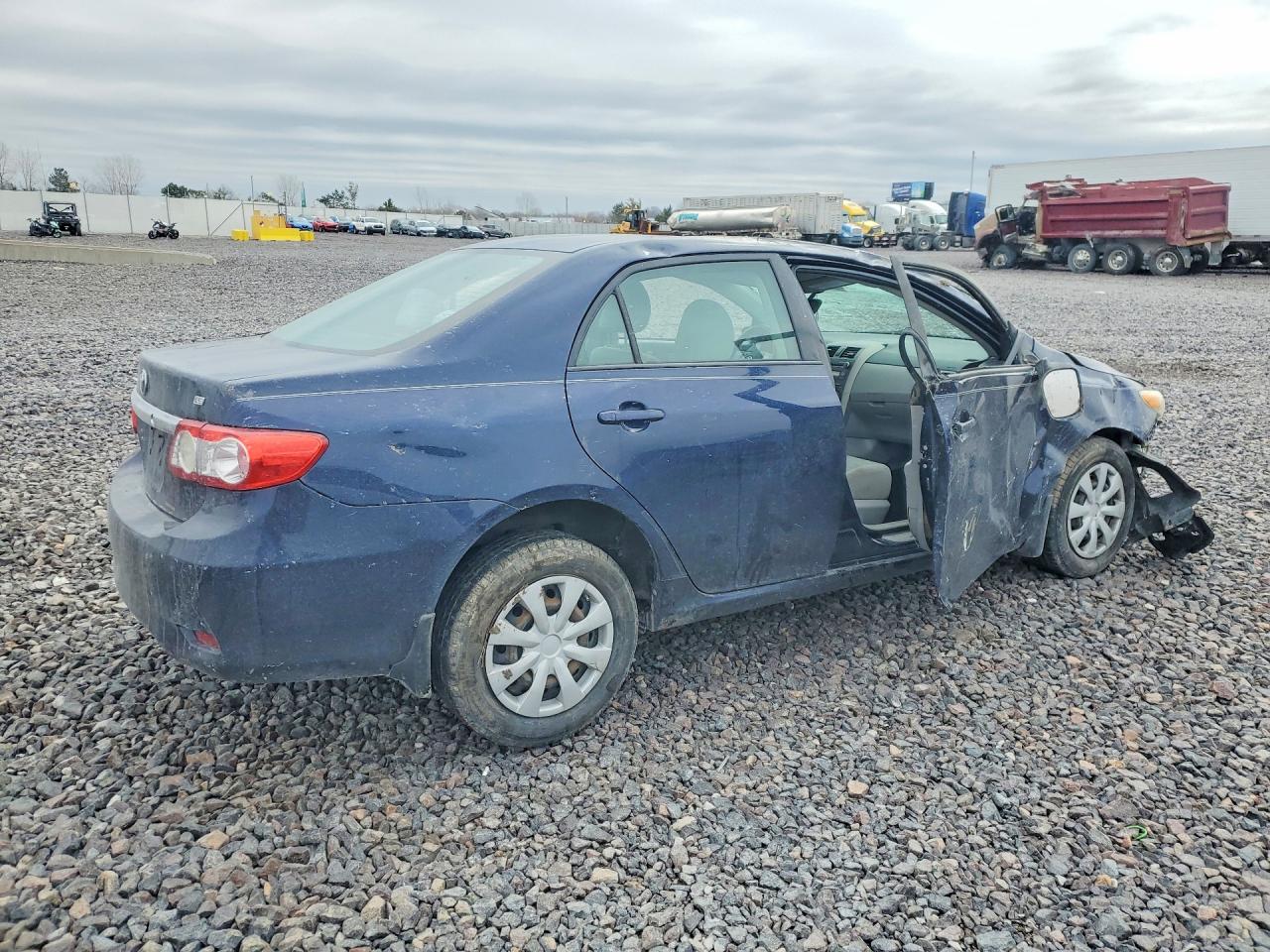 2011 TOYOTA COROLLA LE photo 5