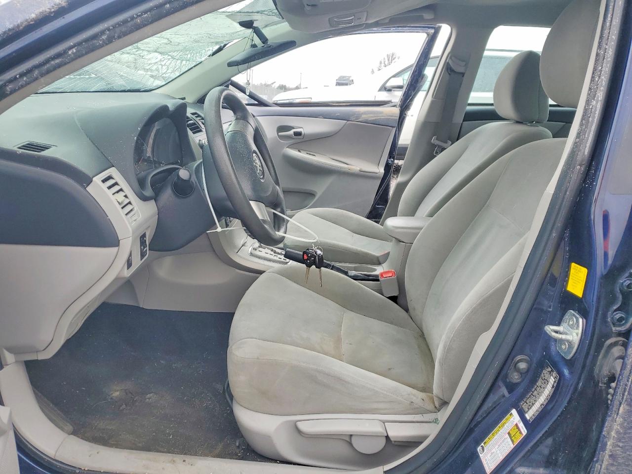 2011 TOYOTA COROLLA LE photo 13