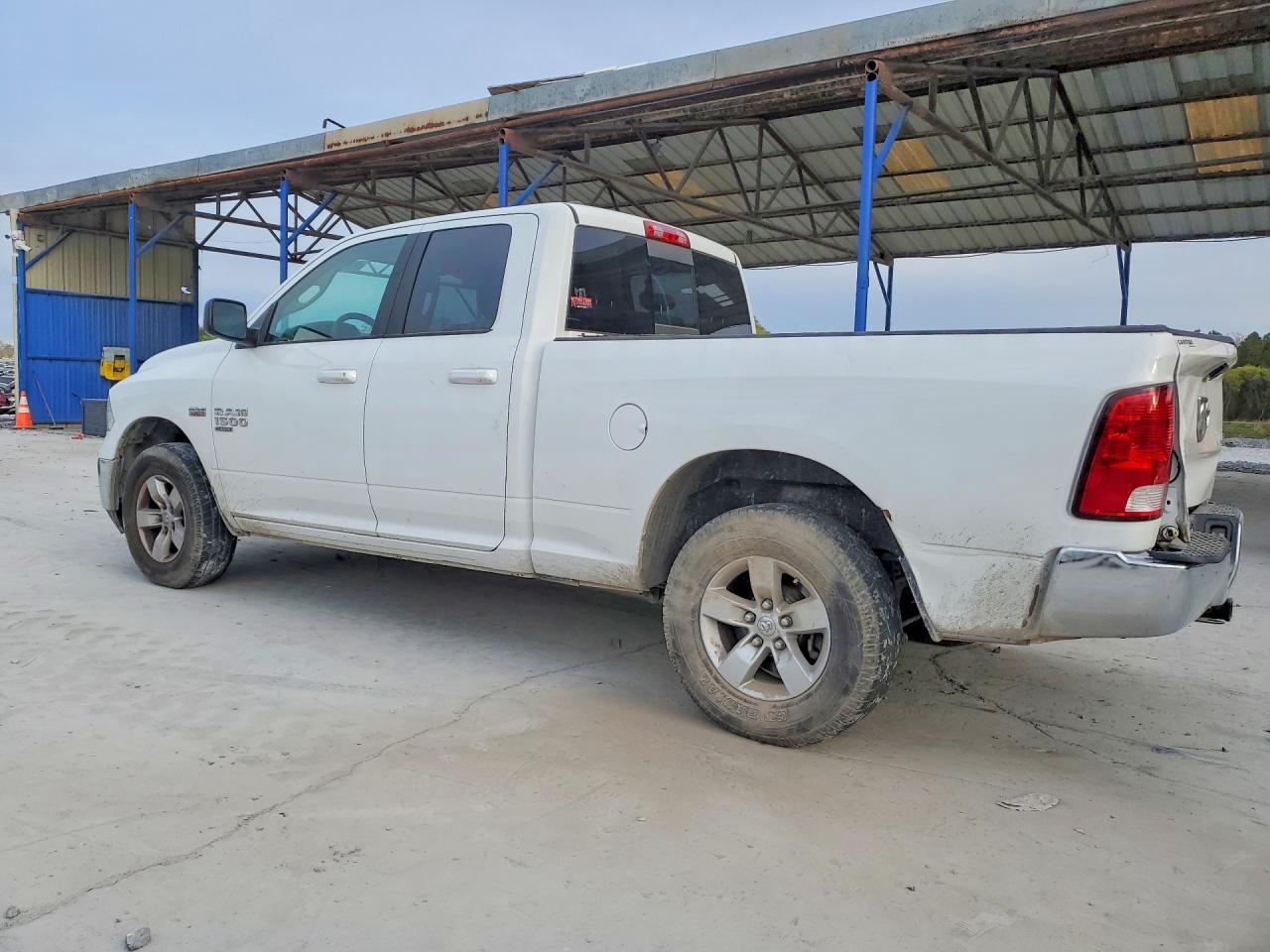 2019 RAM 1500 CLASSIC SLT photo 4