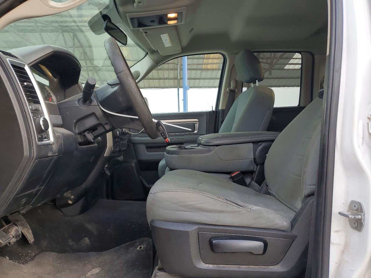 2019 RAM 1500 CLASSIC SLT photo 19