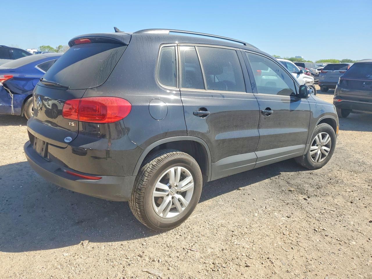 2017 VOLKSWAGEN TIGUAN S photo 3