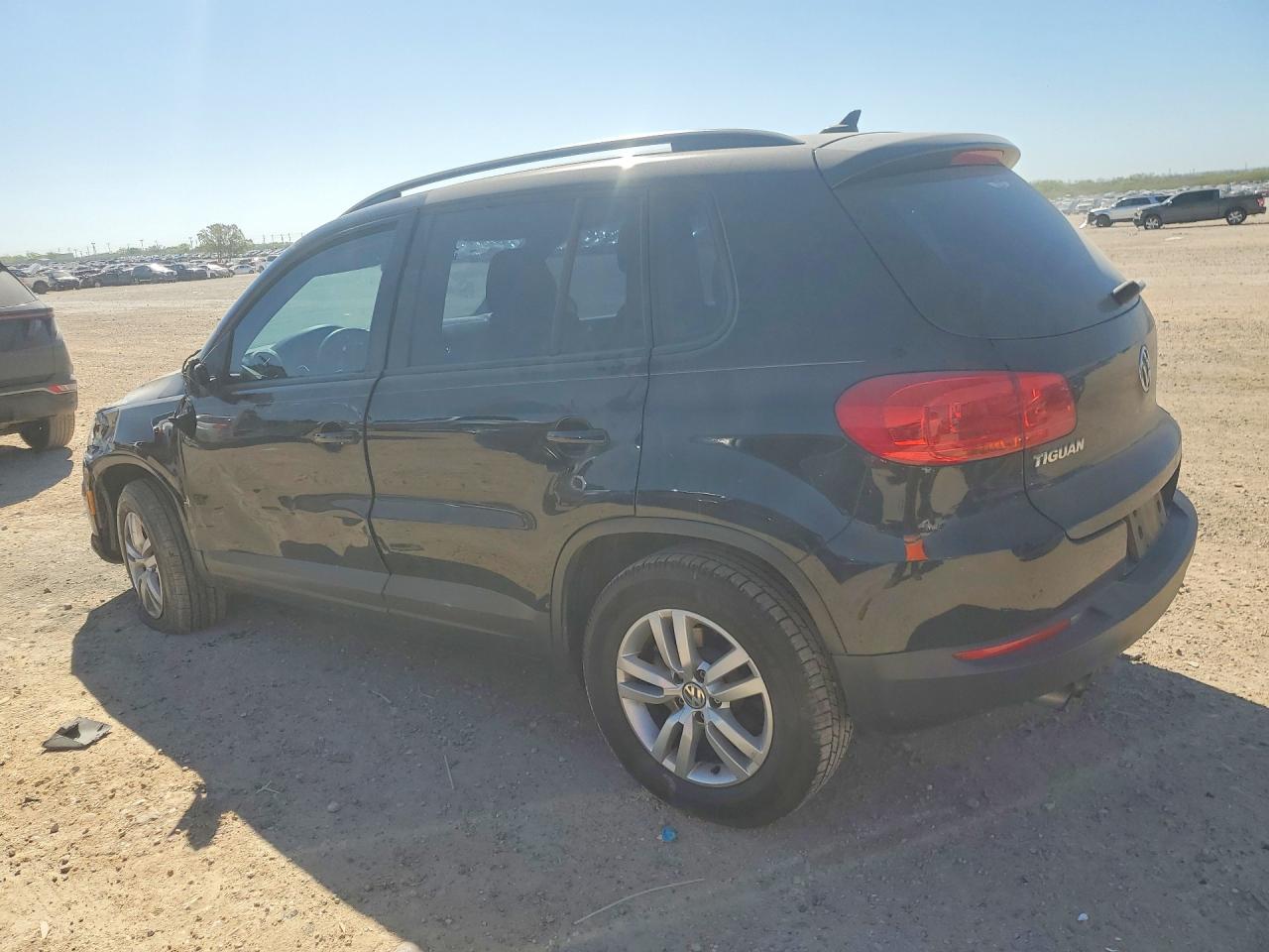 2017 VOLKSWAGEN TIGUAN S photo 2
