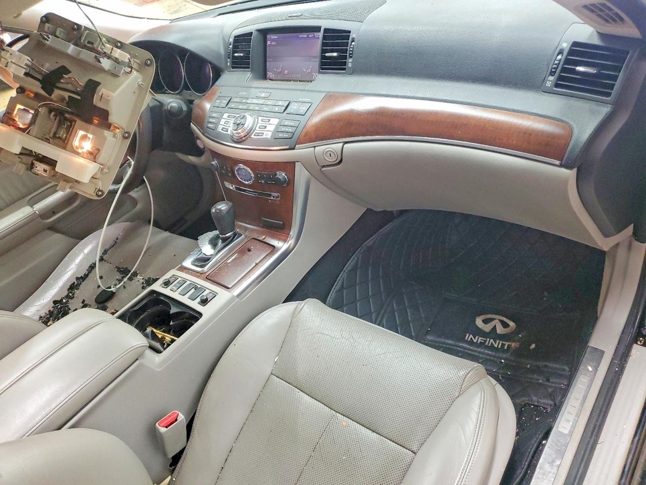 2010 INFINITI M35 X photo 15