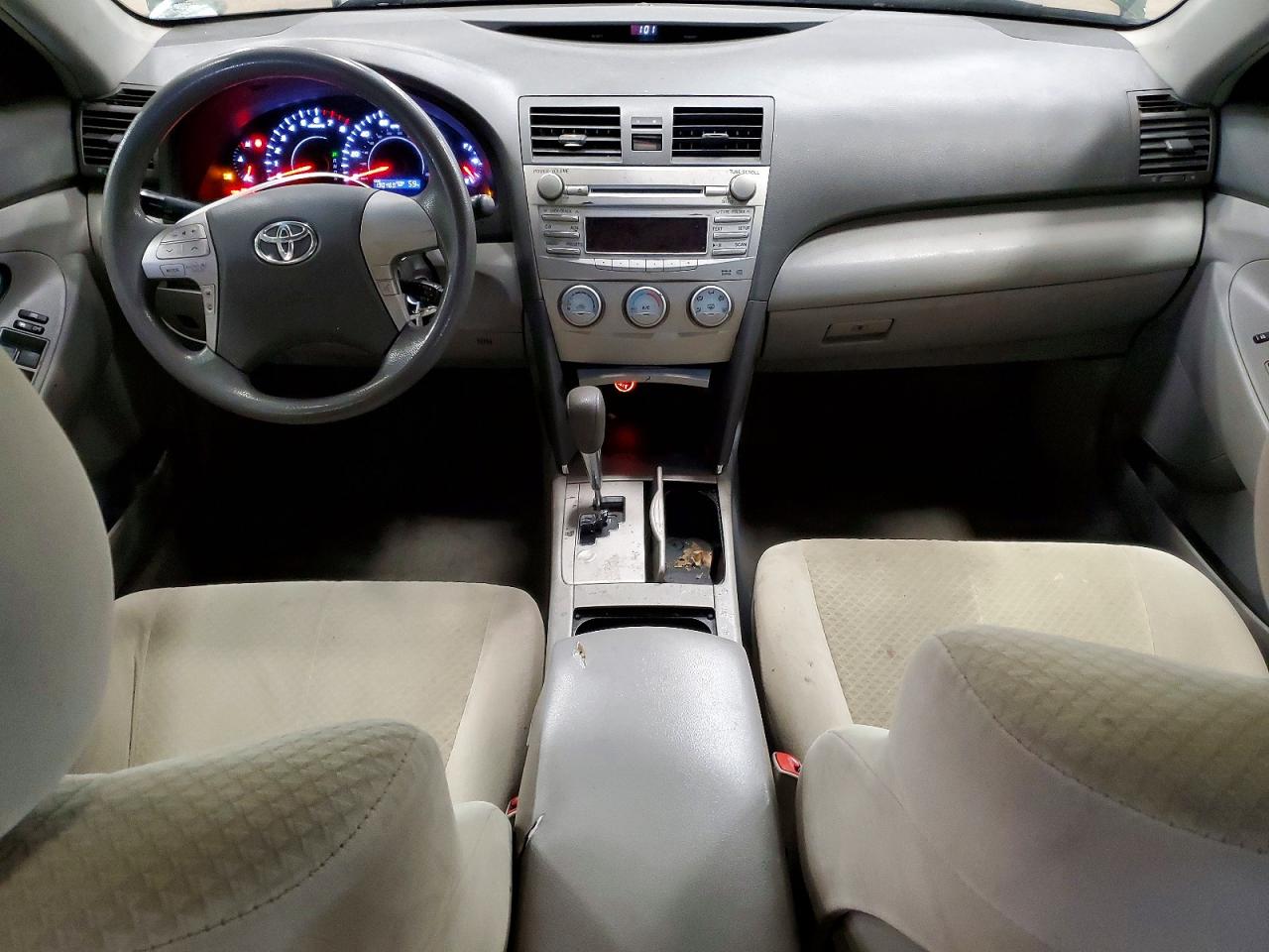 2011 TOYOTA CAMRY LE photo 15