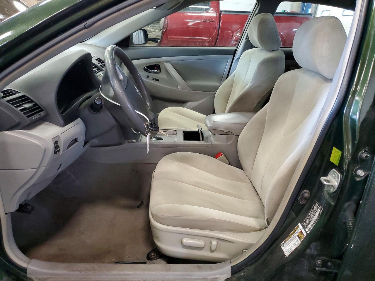 2011 TOYOTA CAMRY LE photo 13