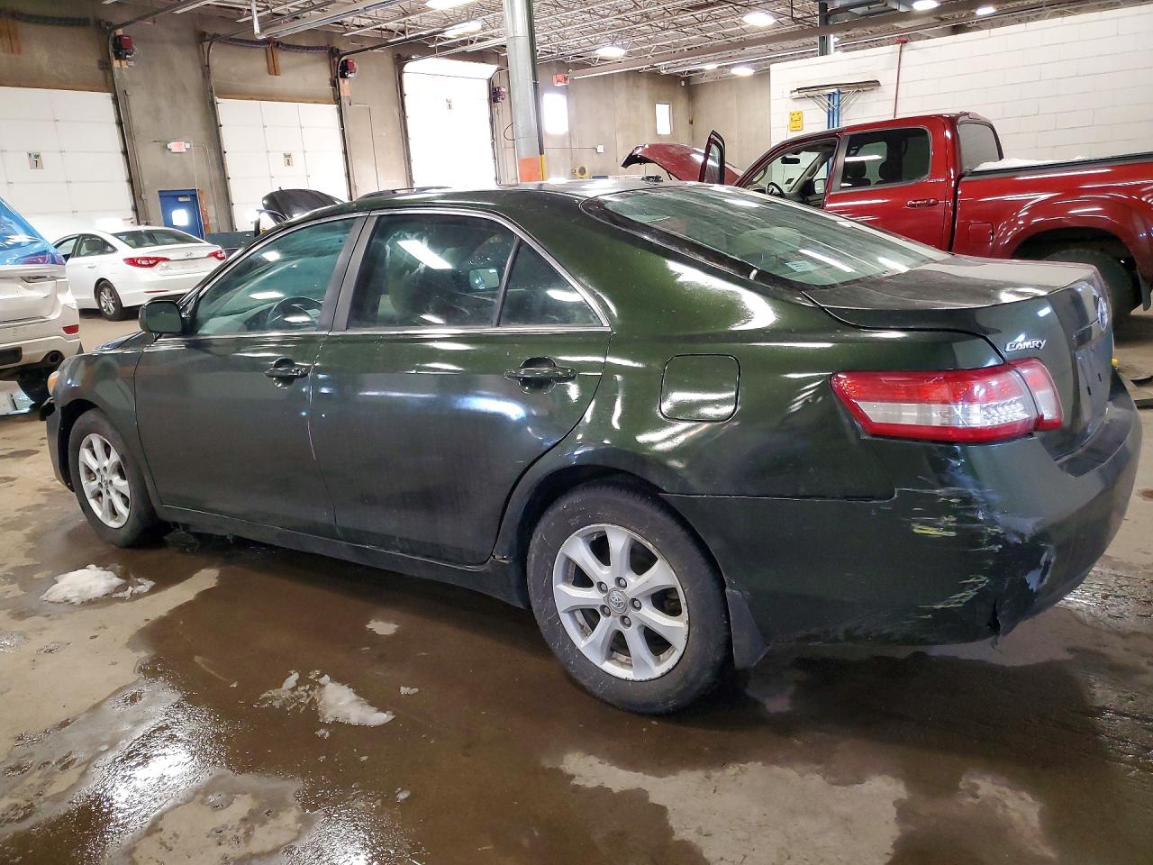 2011 TOYOTA CAMRY LE photo 3