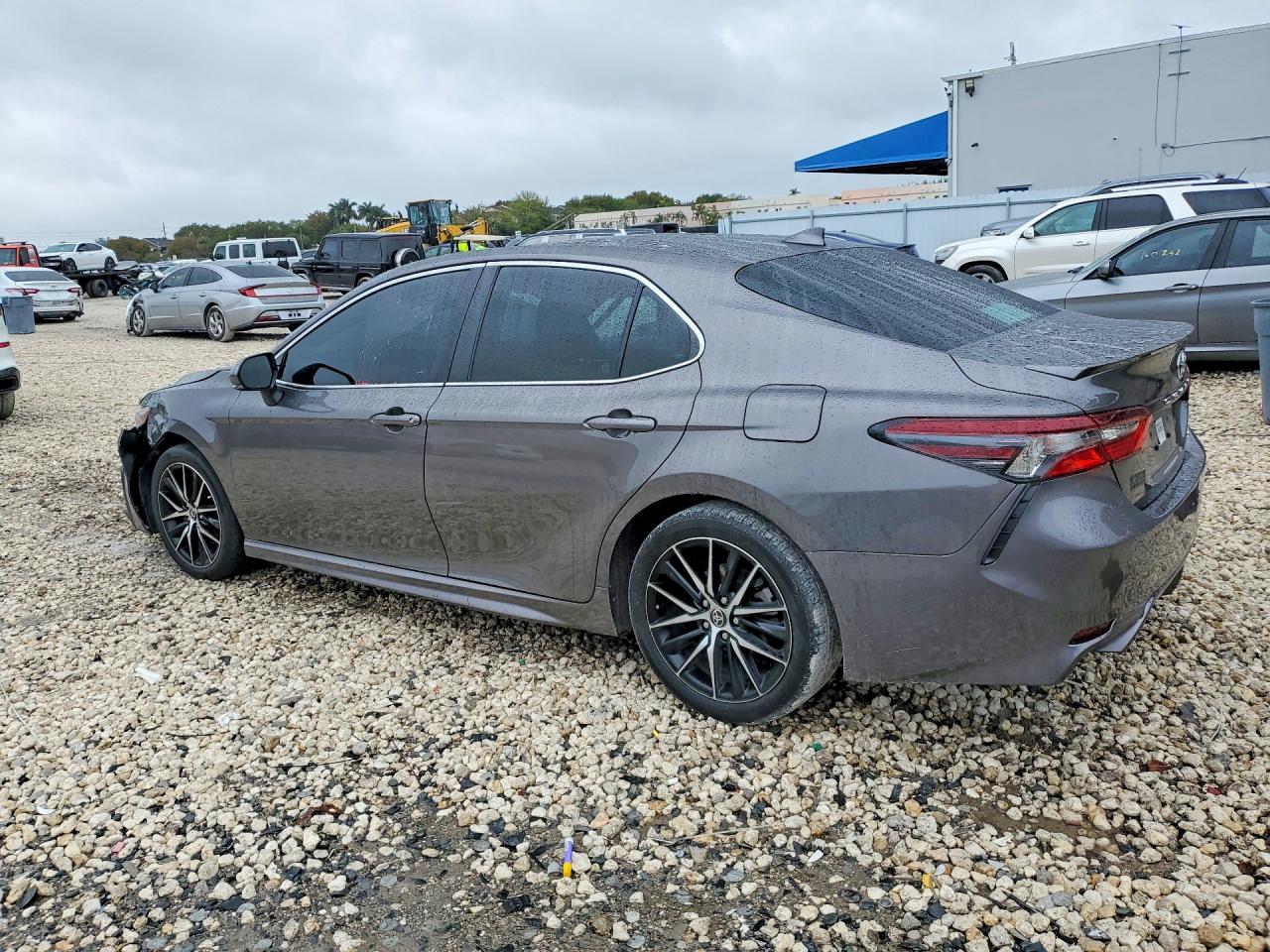 2024 TOYOTA CAMRY SE photo 3