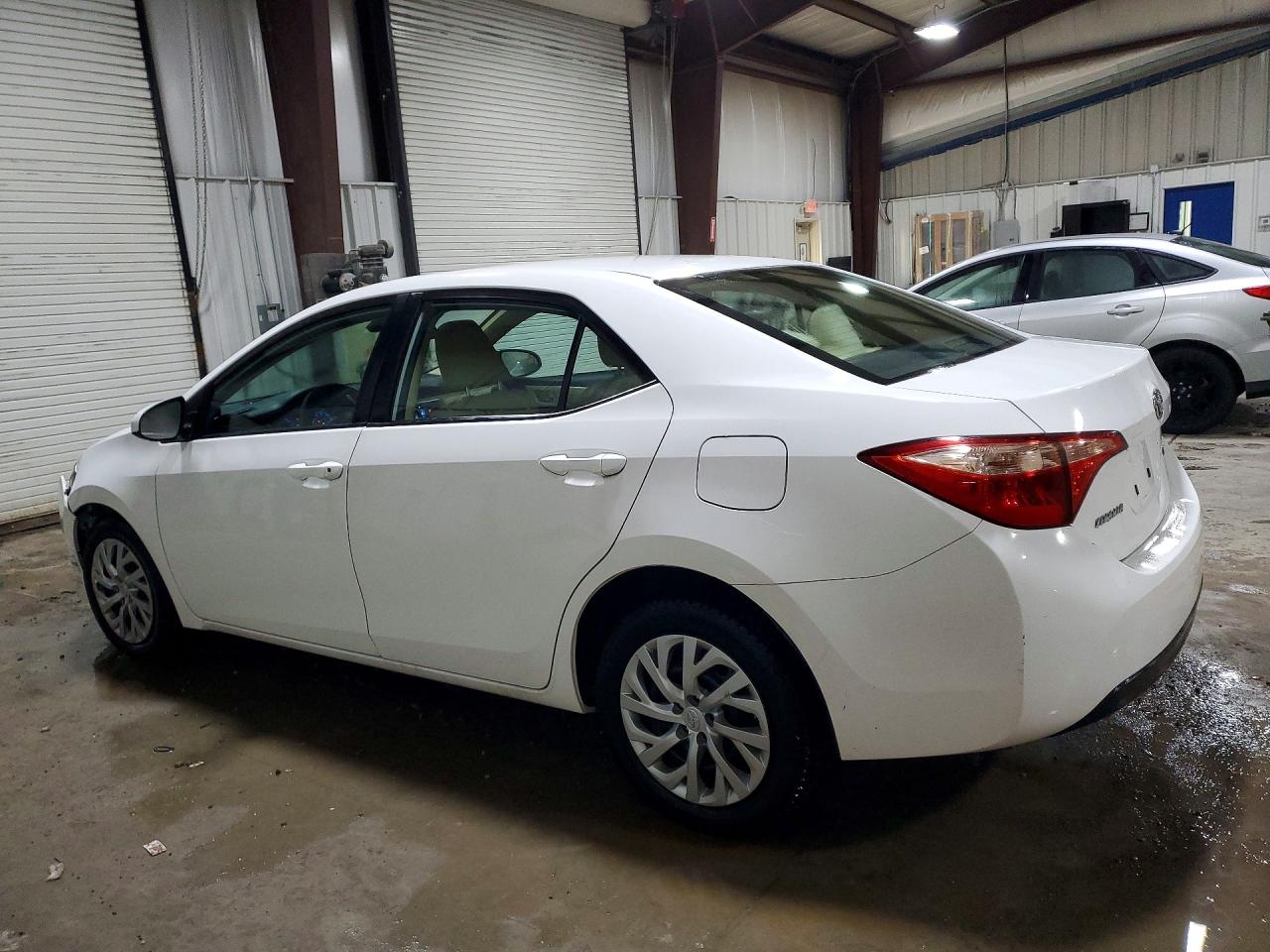 2018 TOYOTA COROLLA LE photo 2