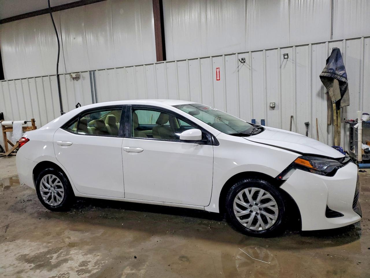 2018 TOYOTA COROLLA LE photo 4